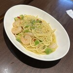 肉と野菜のイタリアン食堂 ラボンタ - エビとアボカドペペロンチーノ
