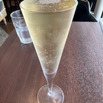 俺のフレンチ・イタリアン 銀座歌舞伎座前 - 俺のシャンパン