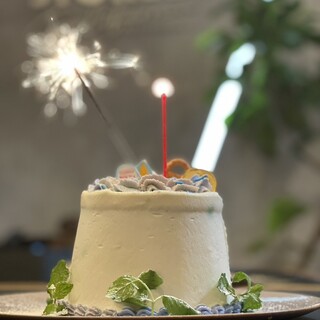 ケーキ屋さんとコラボしたバースデーケーキでお誕生日会♪