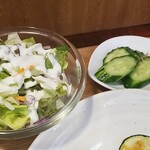 キッチン ブルー グローブ - サラダ、お新香のアップ