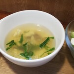 キッチン ブルー グローブ - 卵スープのアップ