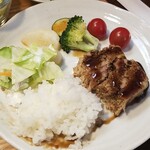 キッチン ブルー グローブ - ご飯、サラダを乗せて