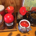 らーめん亭 民都 - 卓上の調味料など