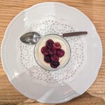 La Stalla - パンナコッタにイタリアンチェリー