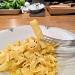 La Stalla - パキパキパキパキたまらん食感です。カルボナーラの選択も絶妙で、塩で食べるよりも格段に良かったです