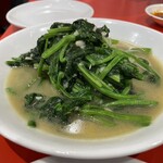 台湾料理 味仙 大阪駅前第2ビル地下1階店 - この青菜炒めがサイコーです！