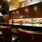 セントアンドリュース - カウンター席（8席）女性おひとりでも気軽にどうぞ。