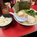 壱七家  - 壱七ラーメン＋ほうれん草