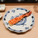 すし 良月 - 車海老、和歌山三ツ星醤油につけて