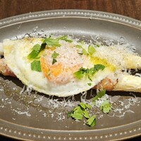 IMPASTO - 藁で香りづけしたグアンチャーレを巻いた“ホワイトアスパラ”のビスマルク風“秘伝”のオイルをかけて　1,600円