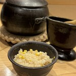 炭火割烹 麻布龍土町 - 薪焼きとうもろこしの土鍋ご飯+サマートリュフ