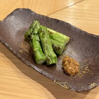 炭火割烹 麻布龍土町 - アスパラガスの炭火焼き