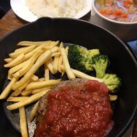 渋谷アチェーゾ - 週替りハンバーグランチ　タンドリーソース　1,180円