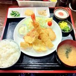 Washoku Dokoro Jinam Bou - ミックスフライ定食(エビ、イカ、ハムカツ、ヒレカツ、ポテトコロッケ)ランチ　￥1200