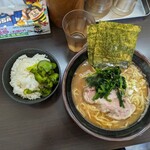 横浜家系らーめん英 - ライスに漬け物ON
