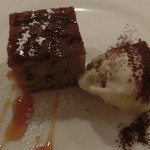 本日のケーキ　ティラミスとお米のパウンドケーキ