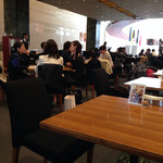 Spiral Cafe - 店内は広い空間で開放的。