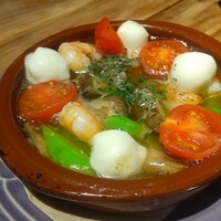 やさいの王様 用賀店 - 海老と色々お野菜とモッツアレラチーズのアヒージョ