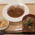 トーコーキッチン - 金曜日の朝カレー カレーライス 副菜、豚汁