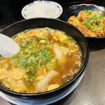 ラーメン 来来亭 - 料理写真:ワンタンスープ・豚キムチ・小ライス