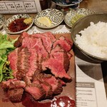 おきなわステーキ酒場 さぎり - トッピングは好きなものをサービスで持って来てくれます。ワサビの辛味が効いていました。