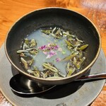 馳走西健一 - 【写真⑨】蓴菜（広島県東広島市黒瀬、平林さん）、貝の出汁ジュレ