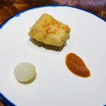 馳走西健一 - 【写真②】疣鯛のベニエ、トマトペースト、ペコロス