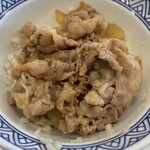 Yoshinoya - 半分食べたら牛皿を乗せてミニ牛丼に！