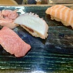 すし富 - トロ、タコ、サーモン。