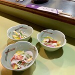 すし富 - サラダ。