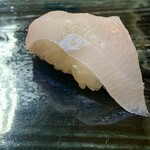 すし富 - ハマチ。激うま、