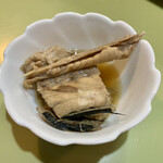 すし富 - サワラのアラ煮、ただで食べるか？