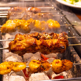 くるくる回る☆自動串焼き機☆テーブルでセクワが焼き上がる！