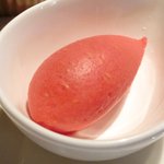 アトリエドアイ - ランチメニュー 2100円 のフランボワーズのソルベ