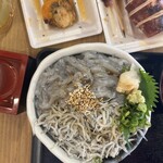 鎌倉小町通屋台 海鮮丼屋台 - しらす2種丼