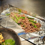 お好み焼き いまり 東京本店 - あごすじにんにくの芽炒め