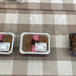 ワタナベ食品 直売店 - 2024/06/07の品揃え
      唐揚げ弁当 450円
      そぼろ丼 400円
      旨辛牛カルビ丼 679円
      チキン南蛮 429円