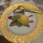 金舌 - 季節のフルーツ大福、大分県産【蘭王】のバニラアイス