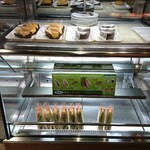 ホリーズカフェ - 料理写真:カウンター左側 ショーケース ケーキ・サンドイッチ