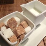 アトリエドアイ - ランチメニュー 2100円 のミルクと角砂糖