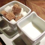 アトリエドアイ - ランチメニュー 2100円 のミルクと角砂糖