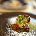 エピセ - デセール。 和歌山県産八朔を使った自家製コンフィチュールとカスタードクリーム をそえたパイ。 手で持ってムシャムシャ食べました。