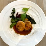 エピセ - 総州古白鶏モモ肉のロティ。 総州とは千葉のこと。 地元鶏なのです。 低温・高温２つの温度帯で2回の火入れ。