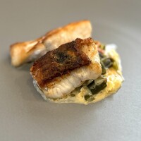 エピセ - 1ミリのパサツキ感もなく、白身の芳醇な香りとふんわりしっとりの食感。 優しいけど輪郭が明確なソースでむさぼりました。 火入れ一つでこんなに美味しくなるんですね的な驚き。