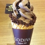 GODIVA - 店舗限定のGODIVAソフトクリーム
            う、旨❗️