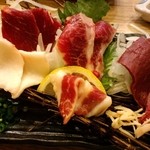 馬刺し盛り合わせ（１人前）