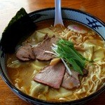 手打ち工房 凌駕 - みそワンタン麺(大）840円