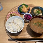 chano-ma - おかずが３つ好きなものを選べる定食。1400円代。