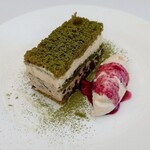 エルルカン・ビス - 小豆と抹茶のケーキ　ピスタチオアイス添え