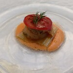 249904004 - ホタテ貝のコンフィ、トマトと蒸し葱のマリネを添えて